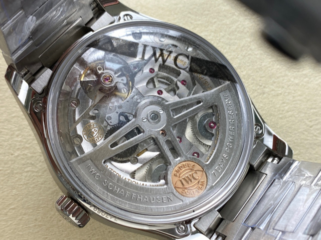 IWC Fokus auf große Fabrikgüter