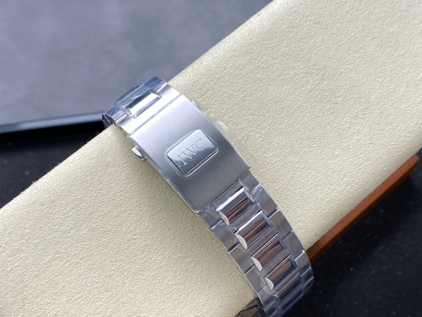 IWC Fokus auf große Fabrikgüter