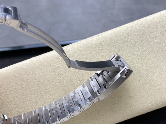 IWC Fokus auf große Fabrikgüter
