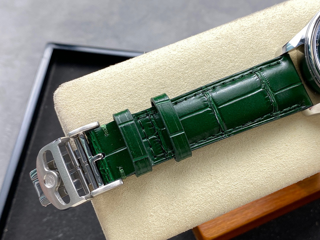 IWC Focus on big factory goods