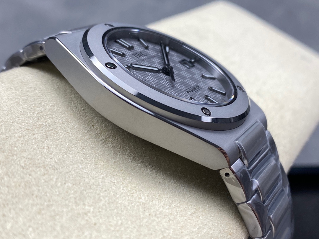 IWC Focus on big factory goods