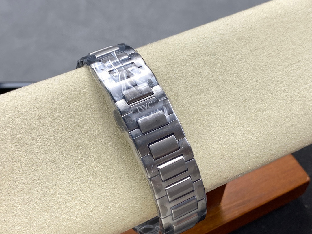 IWC Focus on big factory goods
