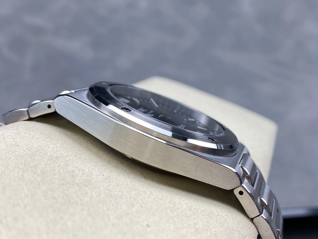 IWC Focus on big factory goods