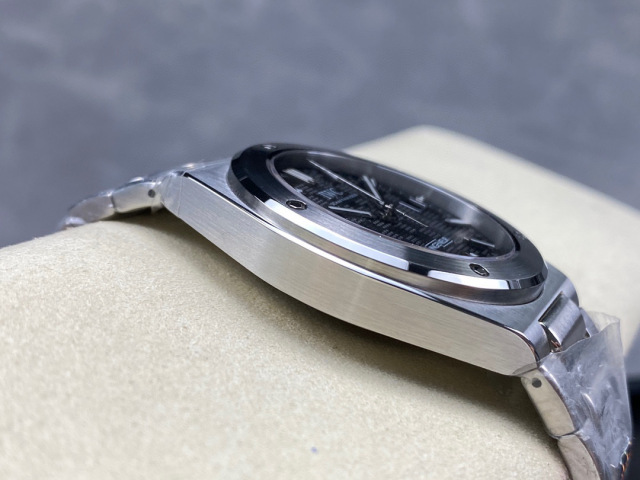 IWC Focus on big factory goods