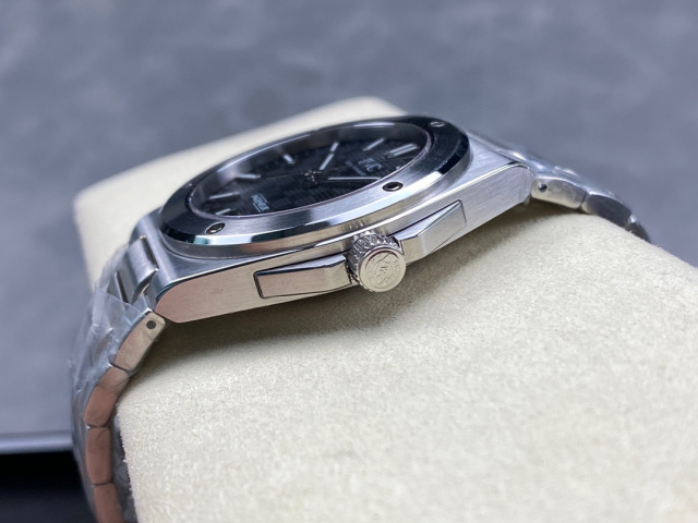 IWC Focus on big factory goods