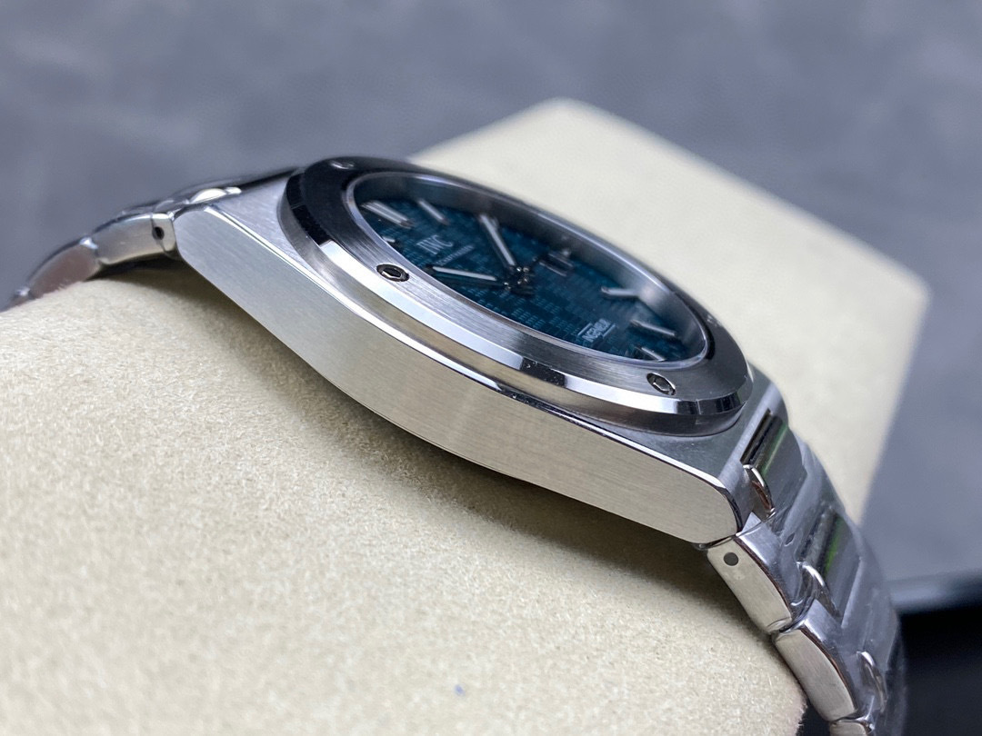IWC Focus on big factory goods