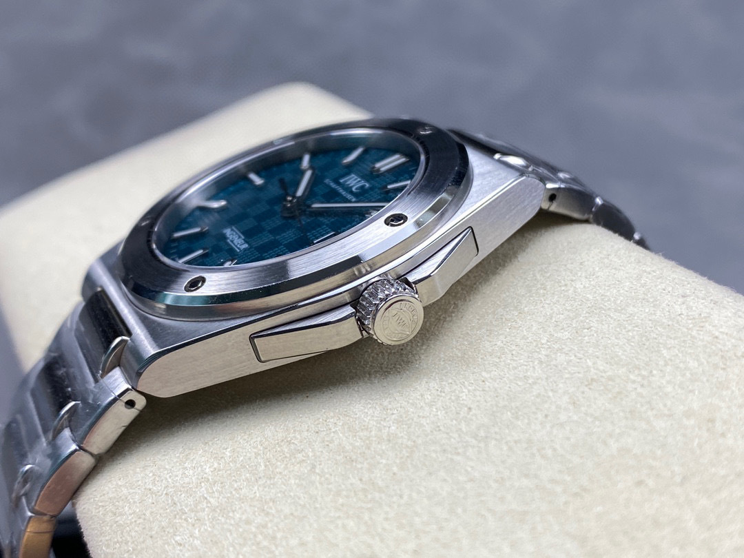 IWC Focus on big factory goods