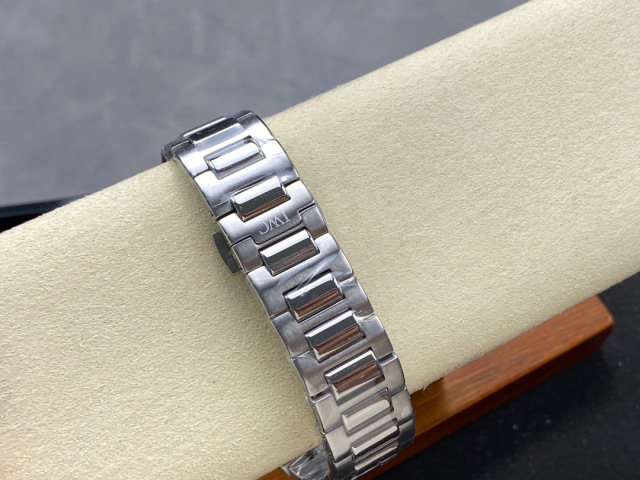 IWC Focus on big factory goods