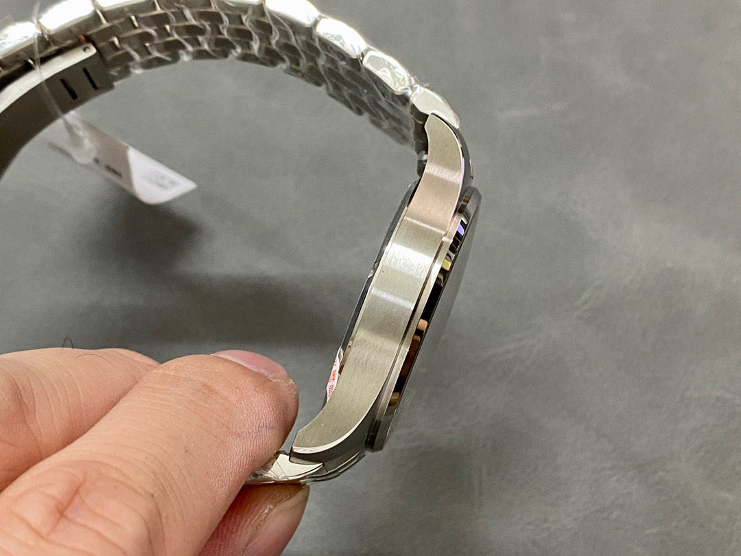 IWC Focus on big factory goods