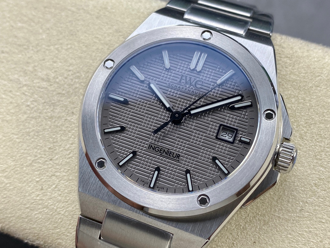 IWC Fokus pada barangan kilang besar
