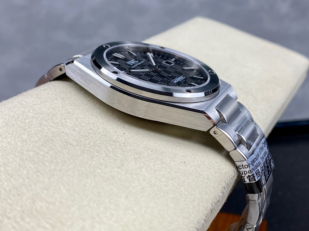 IWC Focus on big factory goods