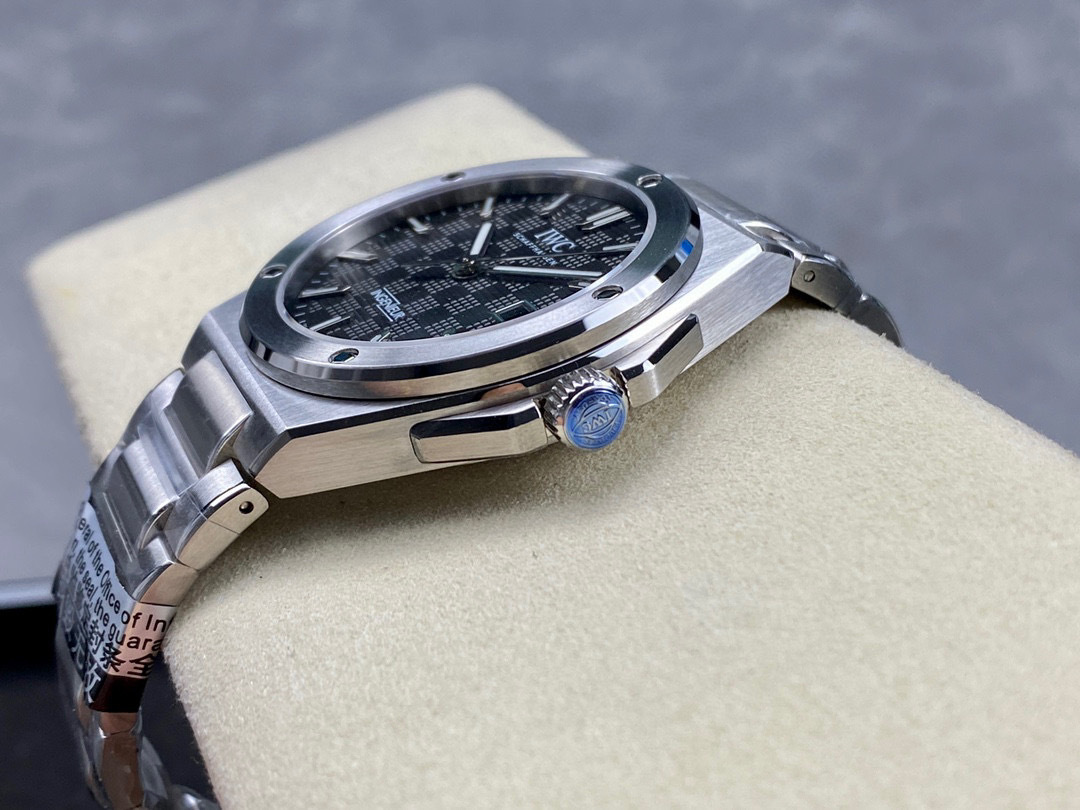 IWC Focus on big factory goods