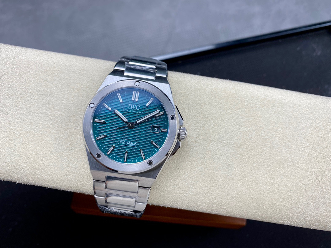 IWC Fokus pada barangan kilang besar