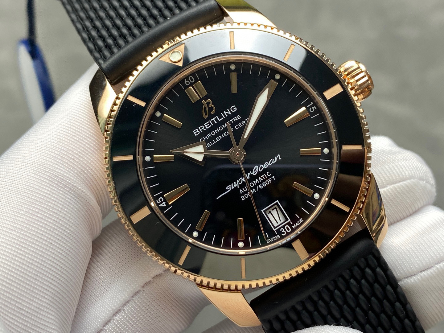 Breitling Focus on big factory goods
