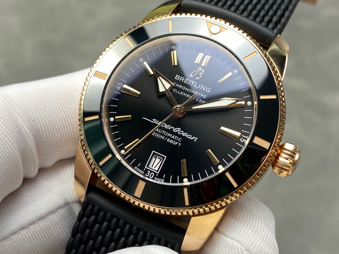 Breitling Focus on big factory goods