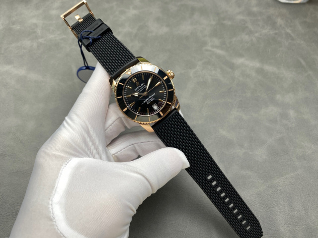 Breitling Focus on big factory goods