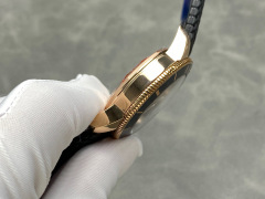 Breitling Focus on big factory goods