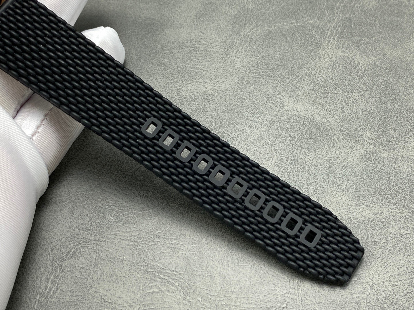 Breitling Focus on big factory goods