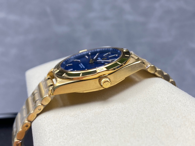 Breitling Focus on big factory goods