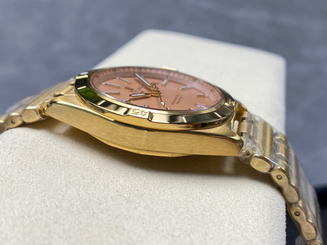 Breitling Focus on big factory goods