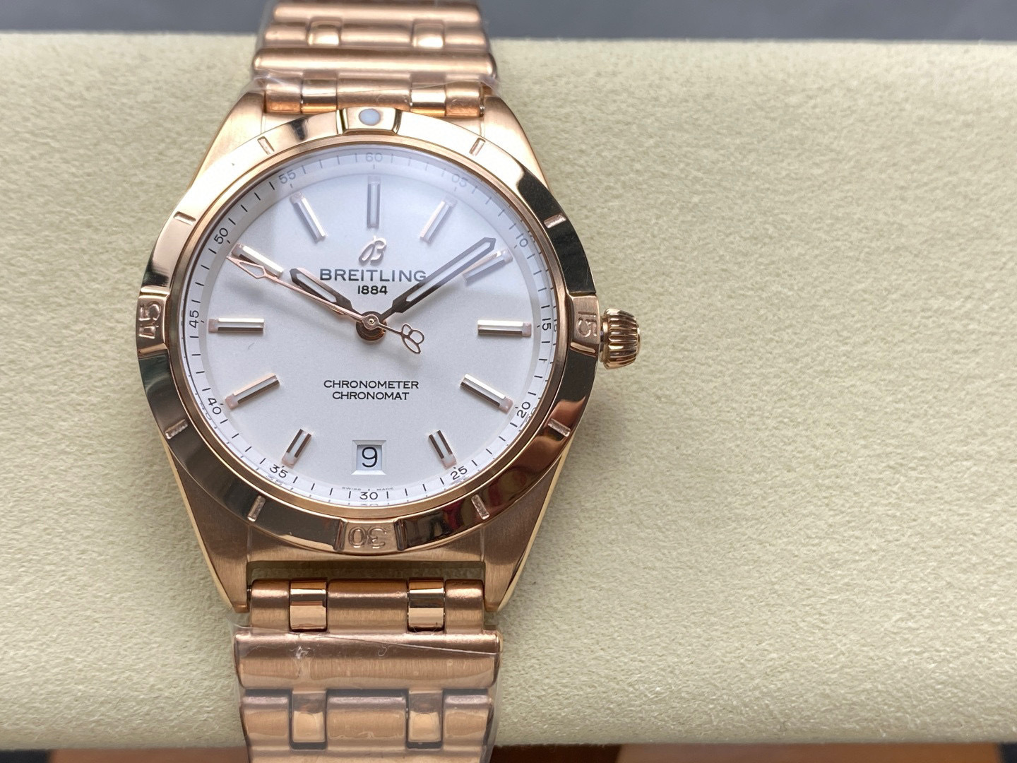 Breitling Focus on big factory goods
