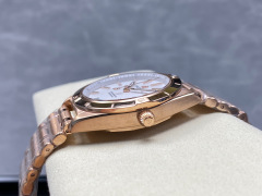 Breitling Focus on big factory goods