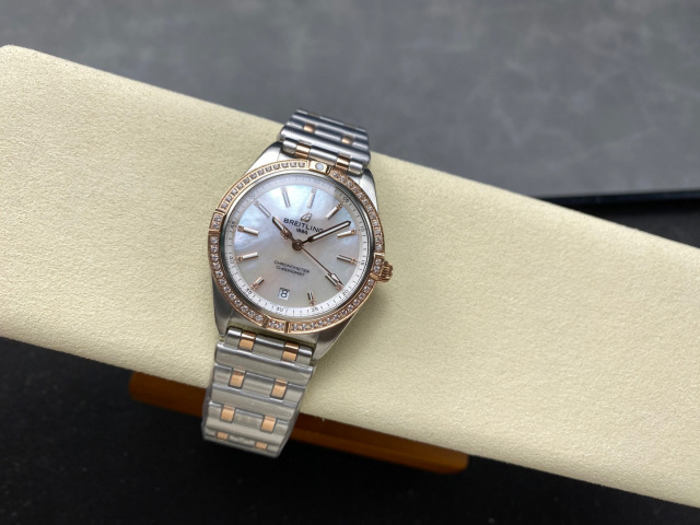 Breitling Focus on big factory goods