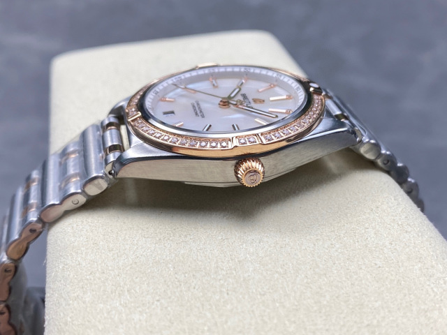 Breitling Focus on big factory goods