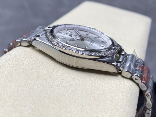 Breitling Focus on big factory goods