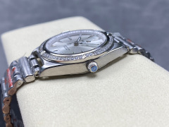 Breitling Focus on big factory goods