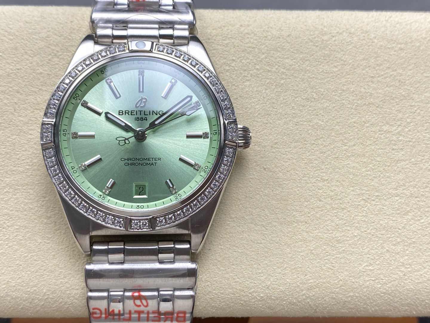 Breitling Focus on big factory goods