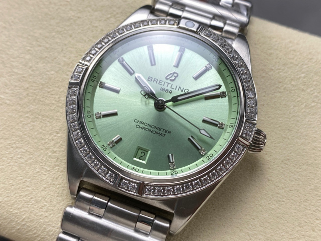 Breitling Focus on big factory goods