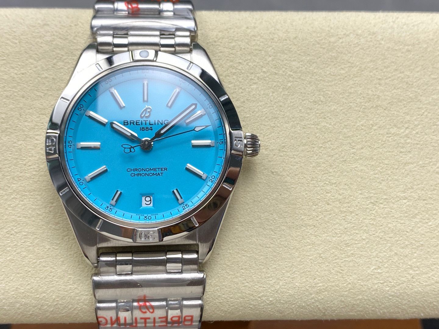 Breitling Focus on big factory goods
