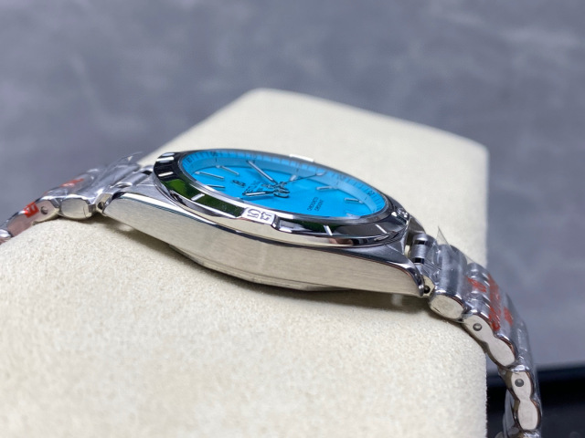 Breitling Focus on big factory goods