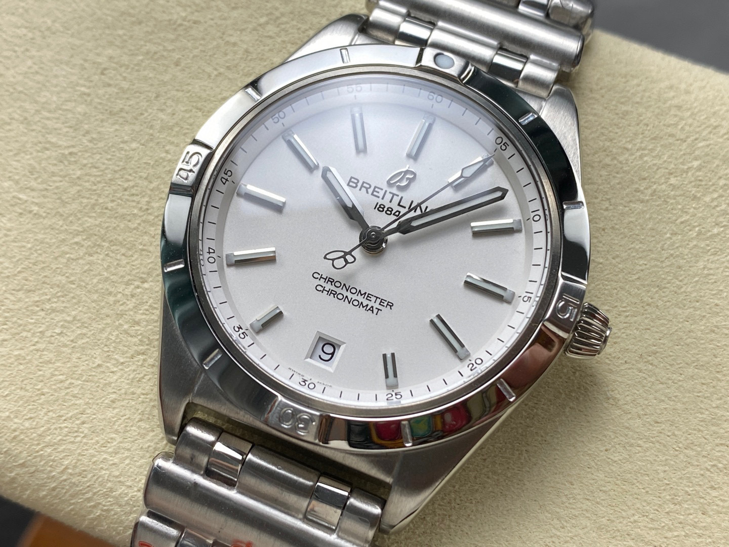 Breitling Focus on big factory goods