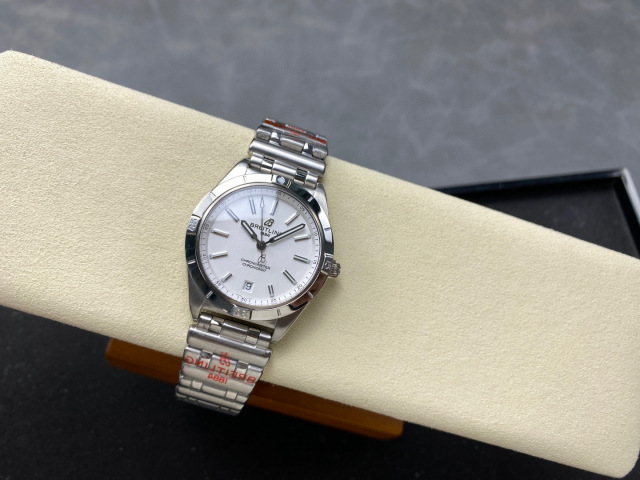 Breitling Focus on big factory goods