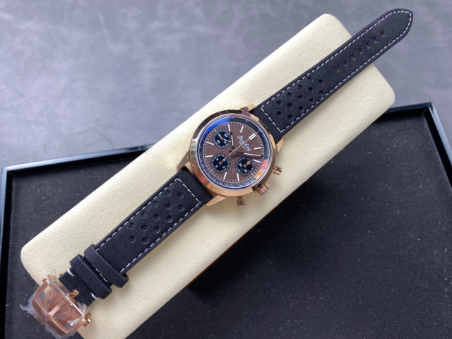 Breitling Focus on big factory goods