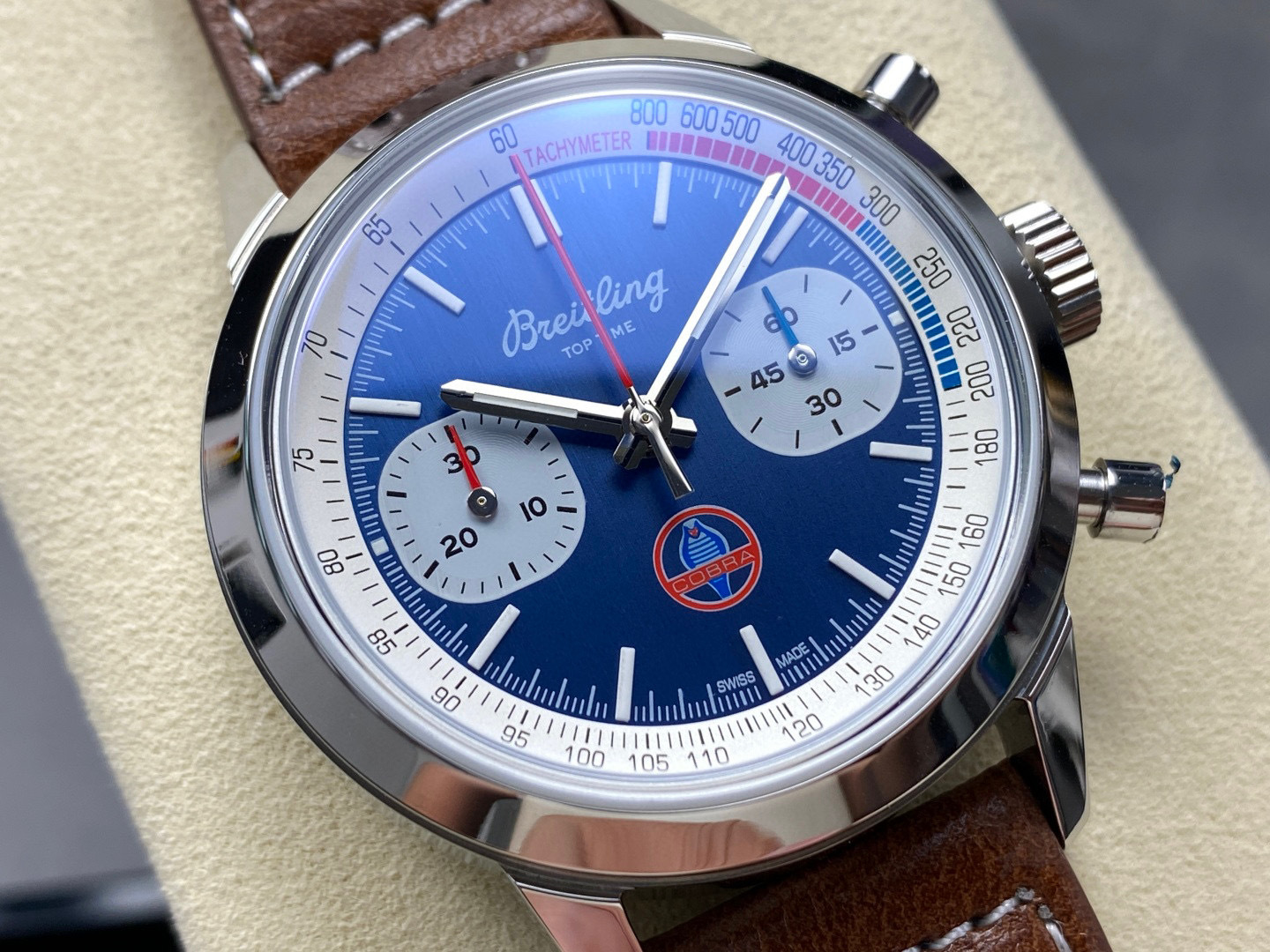 Breitling Focus on big factory goods