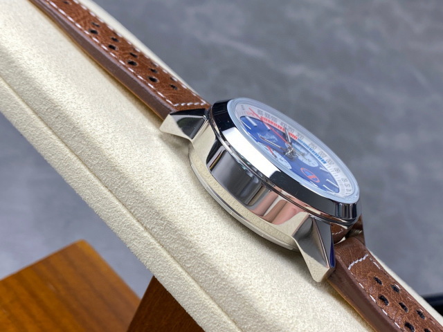 Breitling Focus on big factory goods