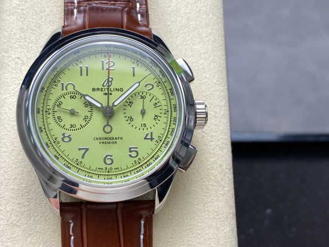 Breitling Focus on big factory goods