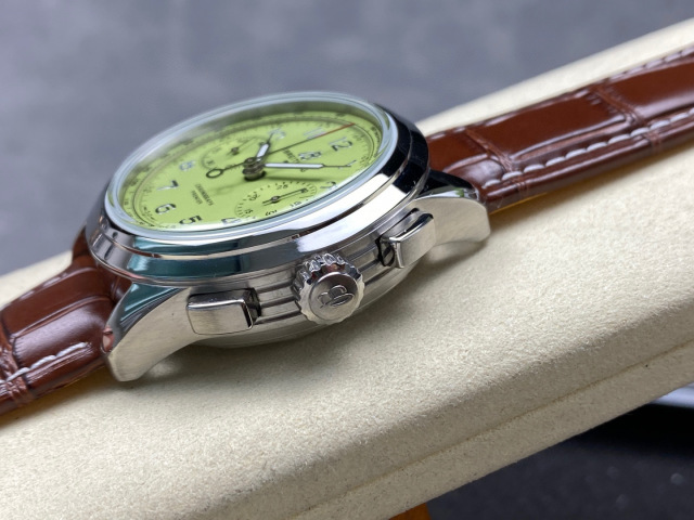 Breitling Focus on big factory goods
