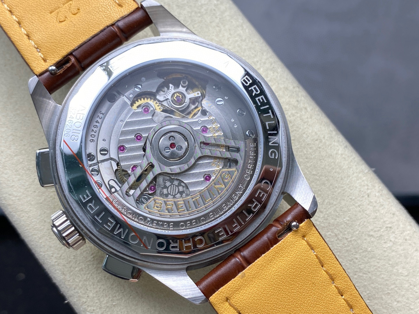 Breitling Focus on big factory goods