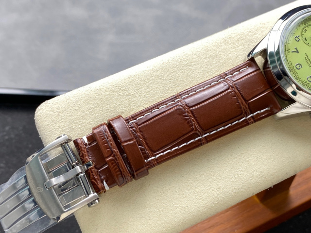 Breitling Focus on big factory goods