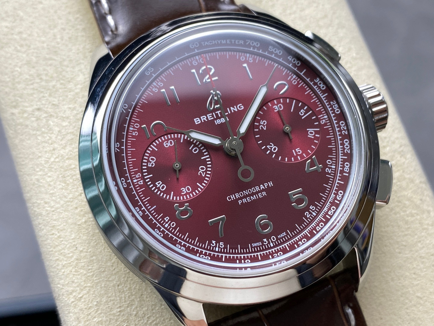 Breitling Focus on big factory goods