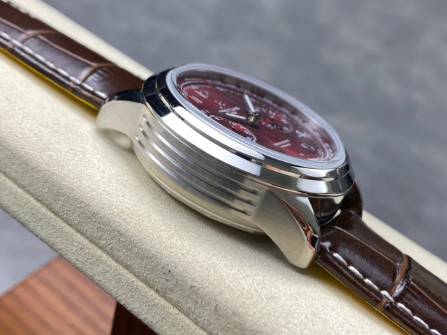 Breitling Focus on big factory goods