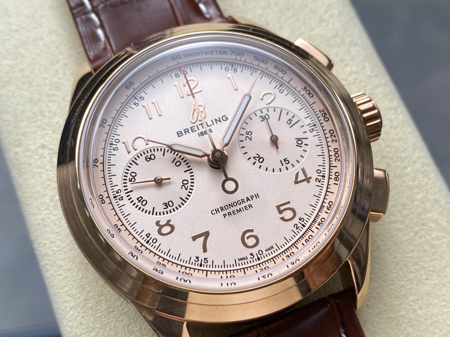 Breitling Focus on big factory goods