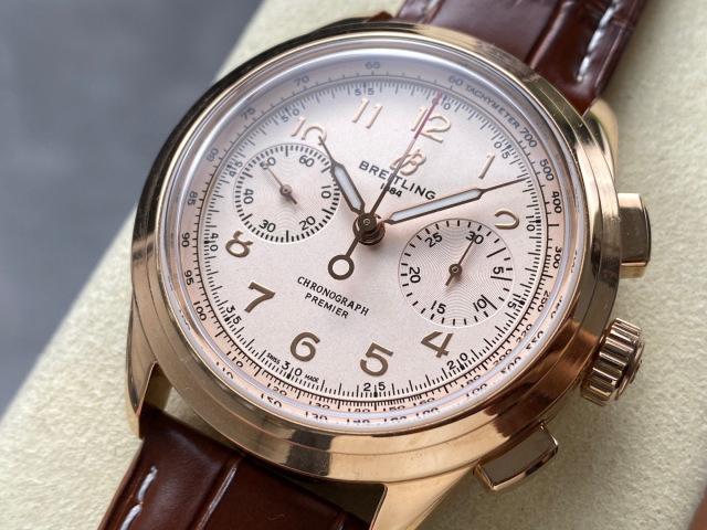 Breitling Focus on big factory goods