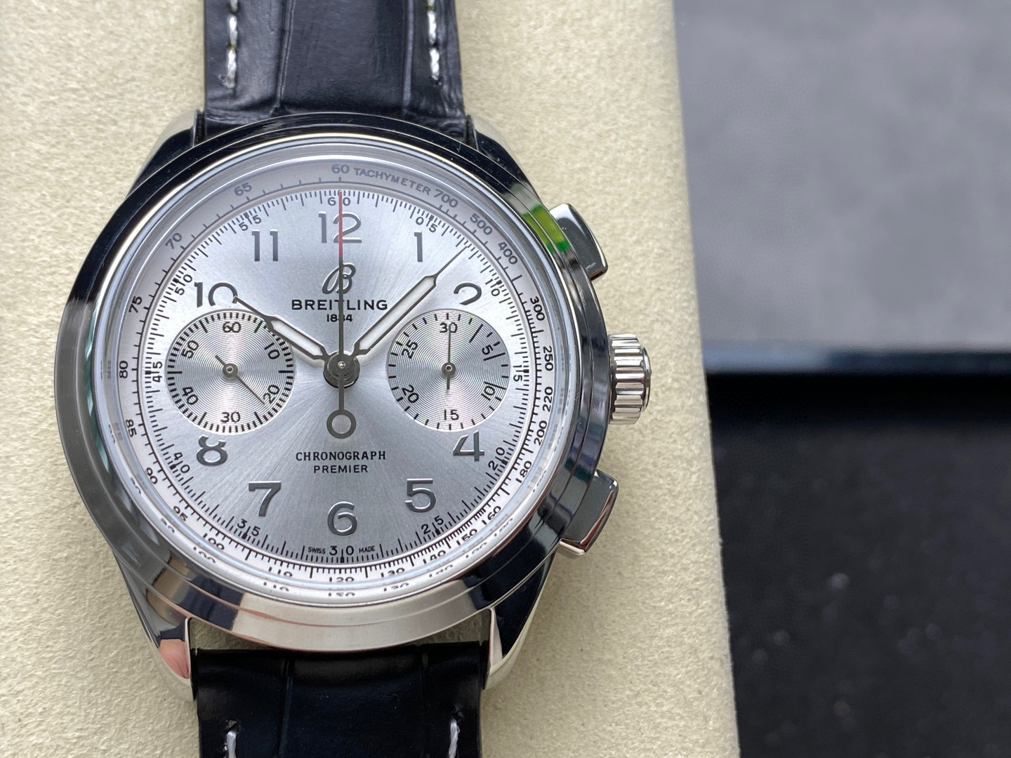 Breitling Focus on big factory goods