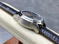 Breitling Focus on big factory goods