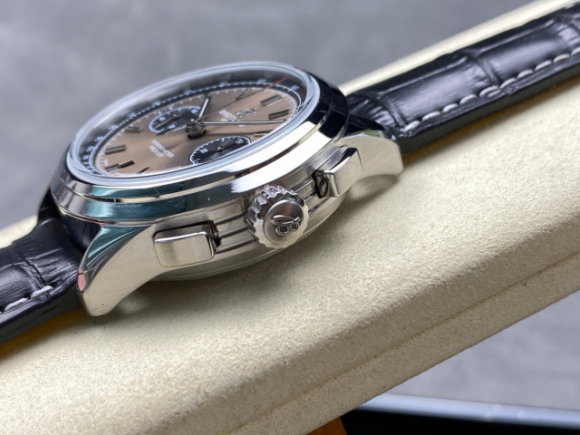 Breitling Focus on big factory goods